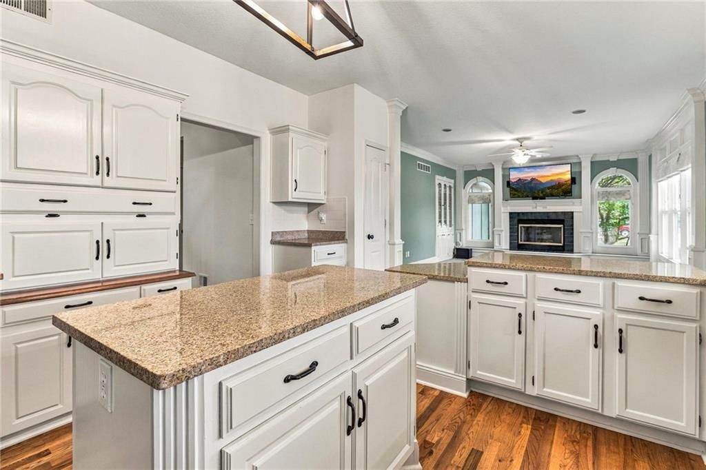 18437 Lamar Avenue — photo 13