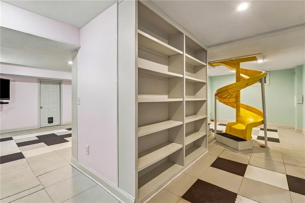 18437 Lamar Avenue — photo 42