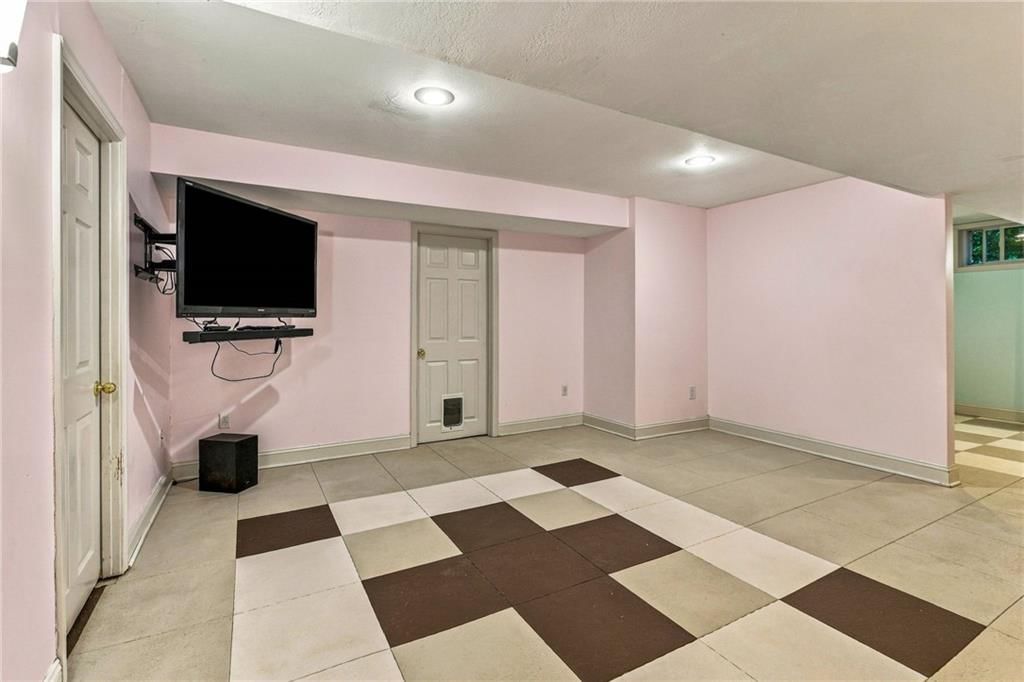 18437 Lamar Avenue — photo 43