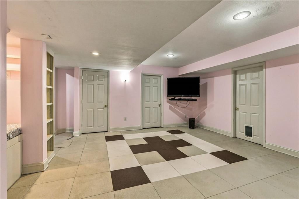 18437 Lamar Avenue — photo 45