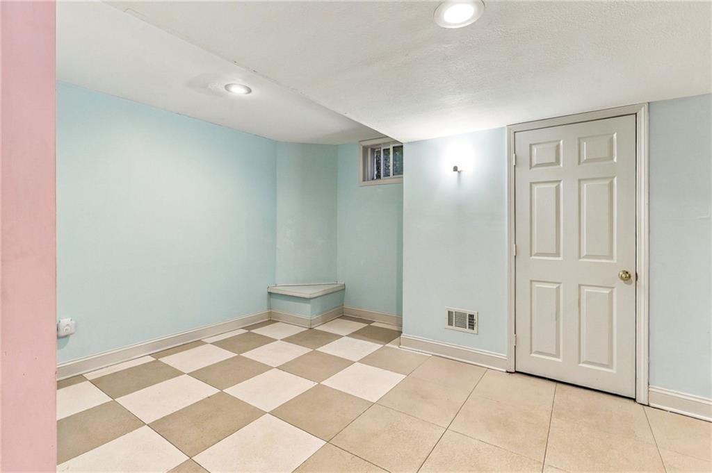 18437 Lamar Avenue — photo 46