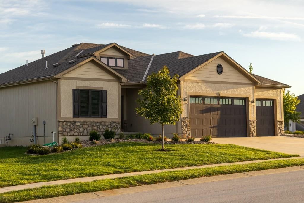 4200 NE Chapel Manor Drive, Lee's Summit, MO