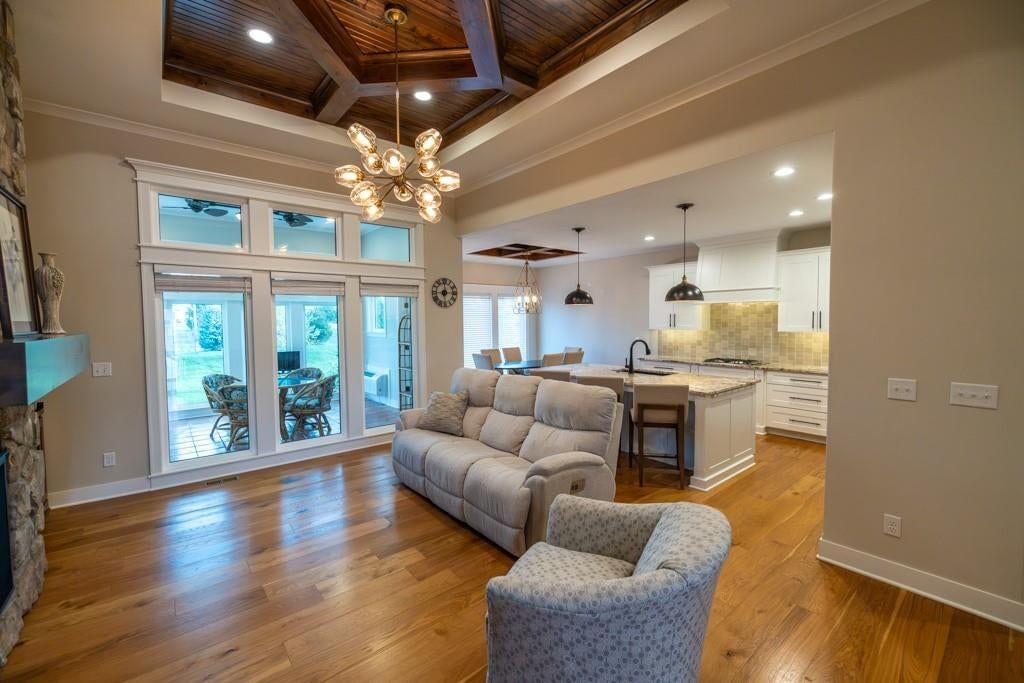 4200 NE Chapel Manor Drive, Lee's Summit, MO