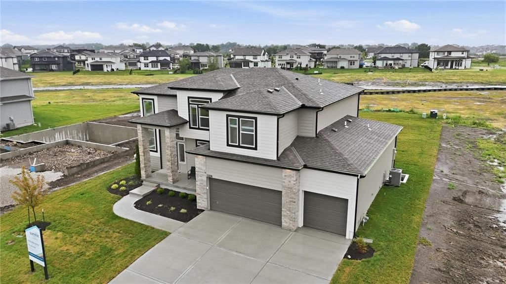 508 SW CHAVIS Drive, Blue Springs, MO