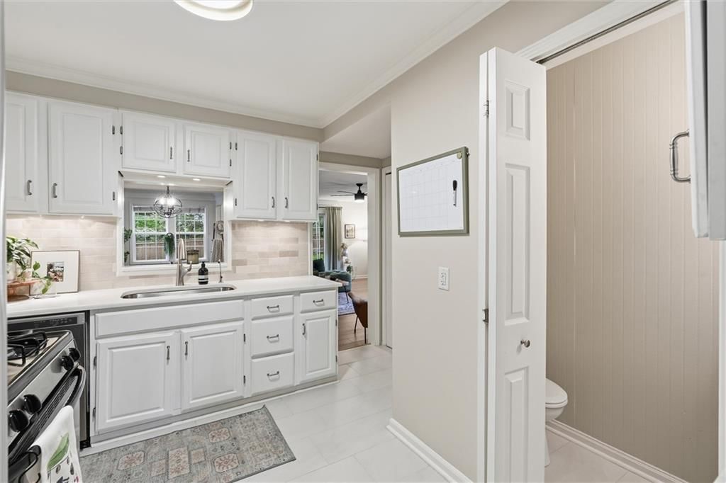 6827 Granada Lane — photo 17