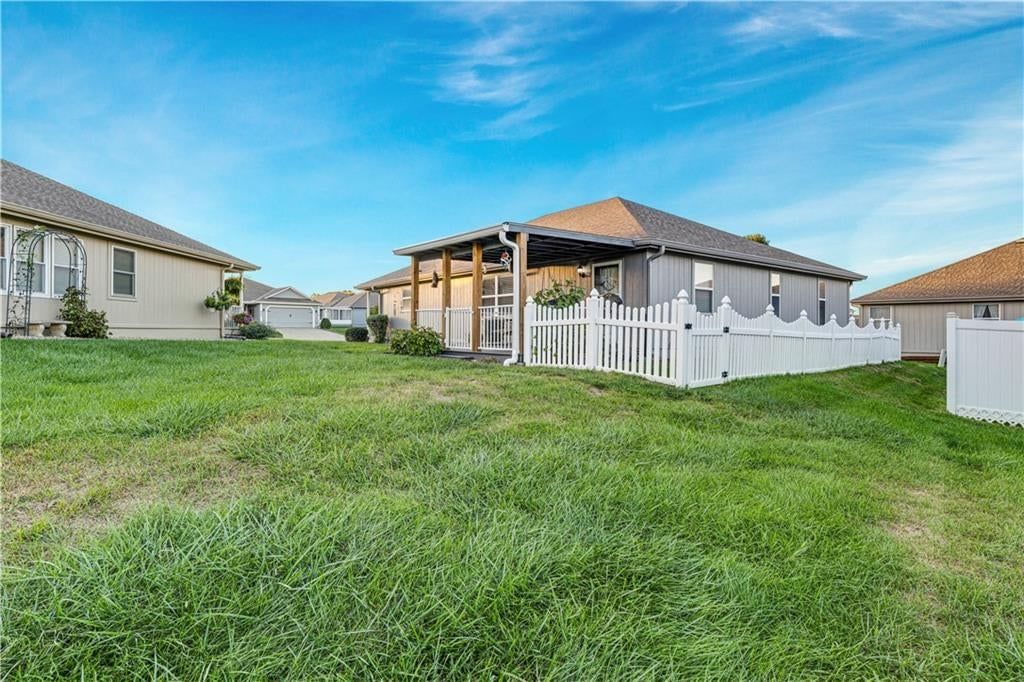 523 Mars Court, Raymore, MO: listing photo 3