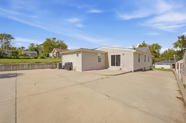 3129 Longwood Avenue — photo 32