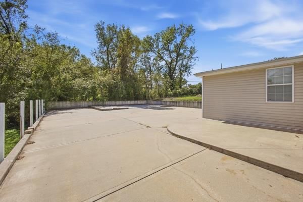3129 Longwood Avenue — photo 33