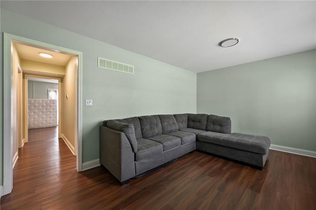 Photo 4 of 23 - 6208 E 129th Street, Grandview, MO 64030