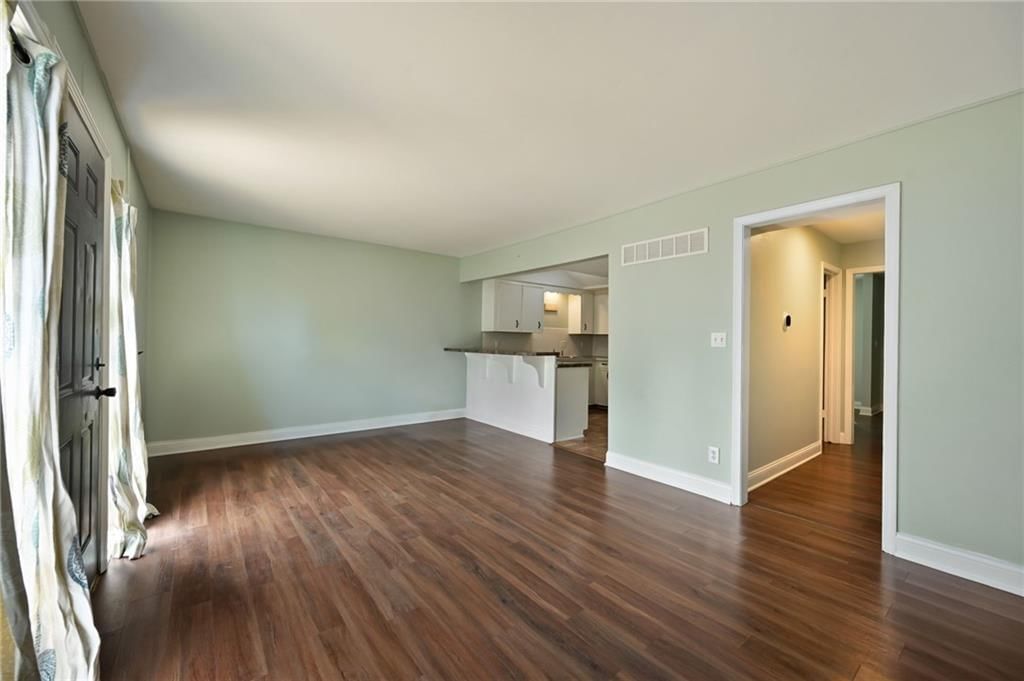 Photo 9 of 23 - 6208 E 129th Street, Grandview, MO 64030