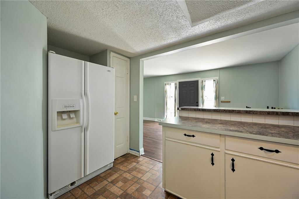 Photo 11 of 23 - 6208 E 129th Street, Grandview, MO 64030