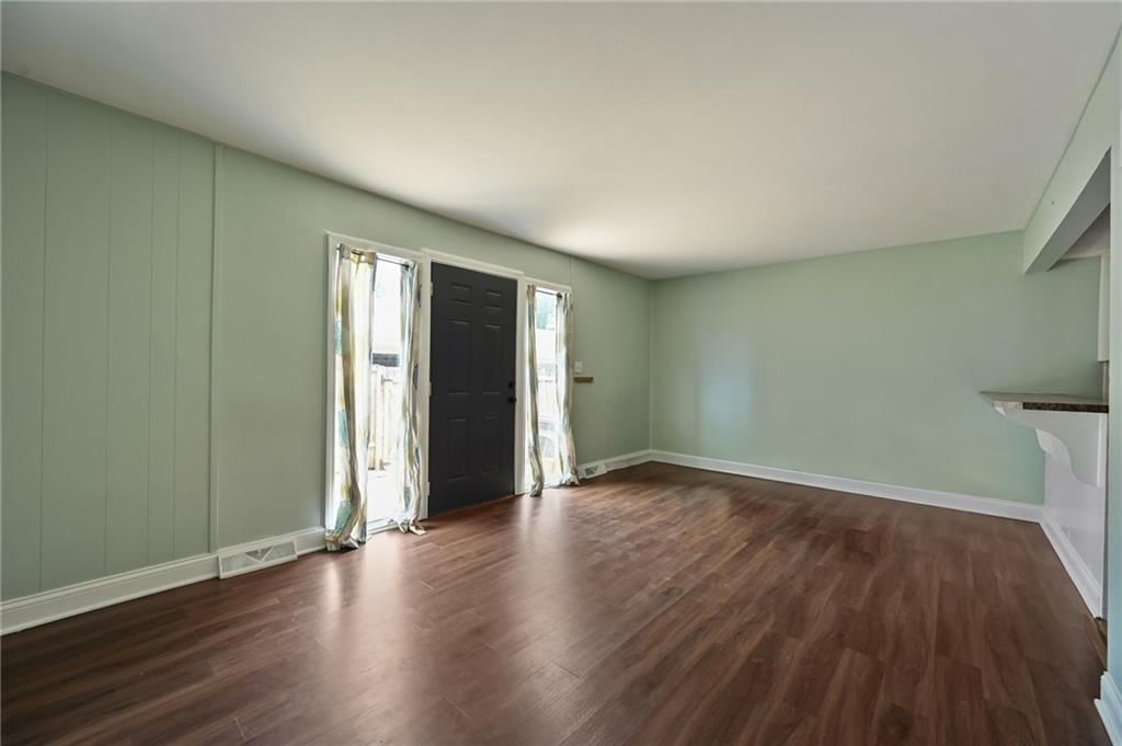 Photo 12 of 23 - 6208 E 129th Street, Grandview, MO 64030