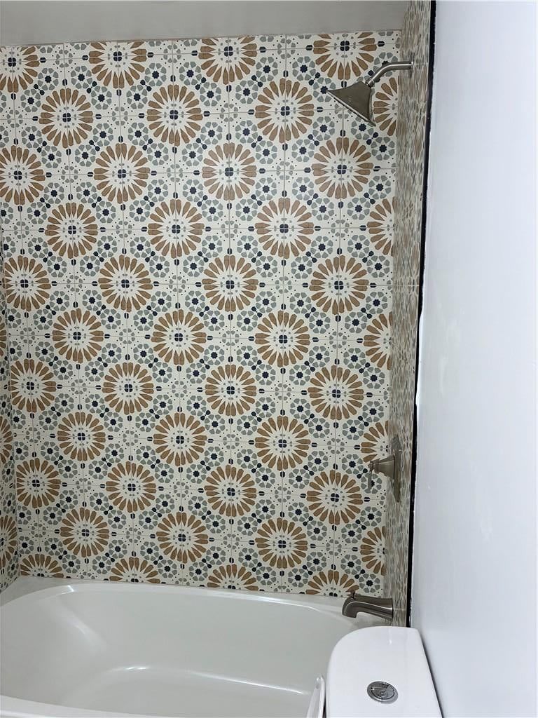 Tiled shower at 6208 E 129th Street, Grandview, MO 64030