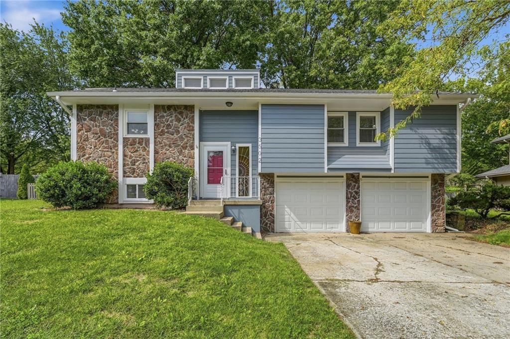 3502 NW Lake Drive, Lee's Summit, MO