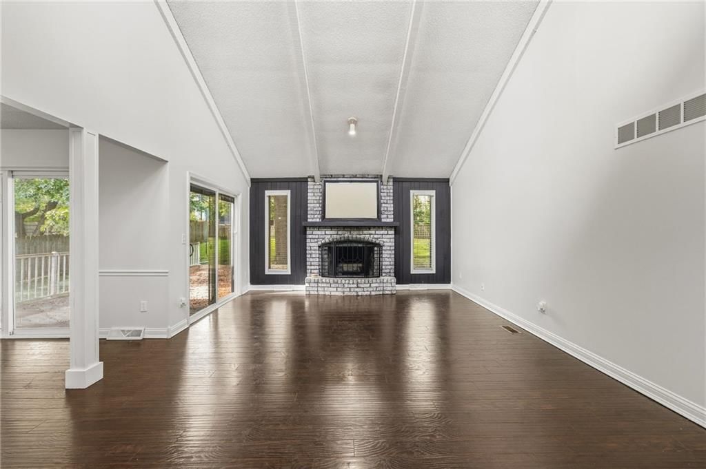 Photo 6 of 35 - 3502 NW Lake Drive, Lee's Summit, MO 64064