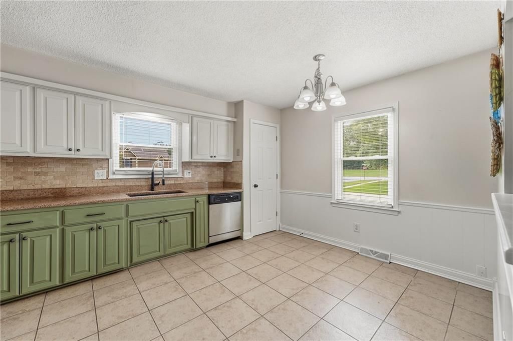 Photo 12 of 35, 3502 NW Lake Drive, Lee's Summit, MO 64064