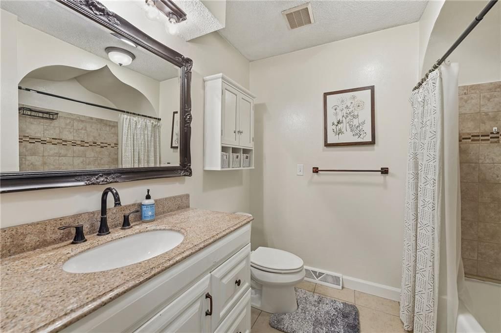 Photo 16 of 35, 3502 NW Lake Drive, Lee's Summit, MO 64064
