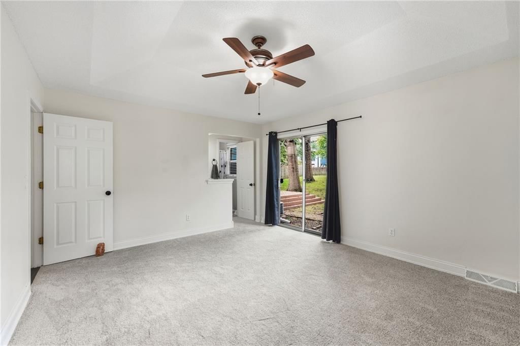 Photo 18 of 35, 3502 NW Lake Drive, Lee's Summit, MO 64064