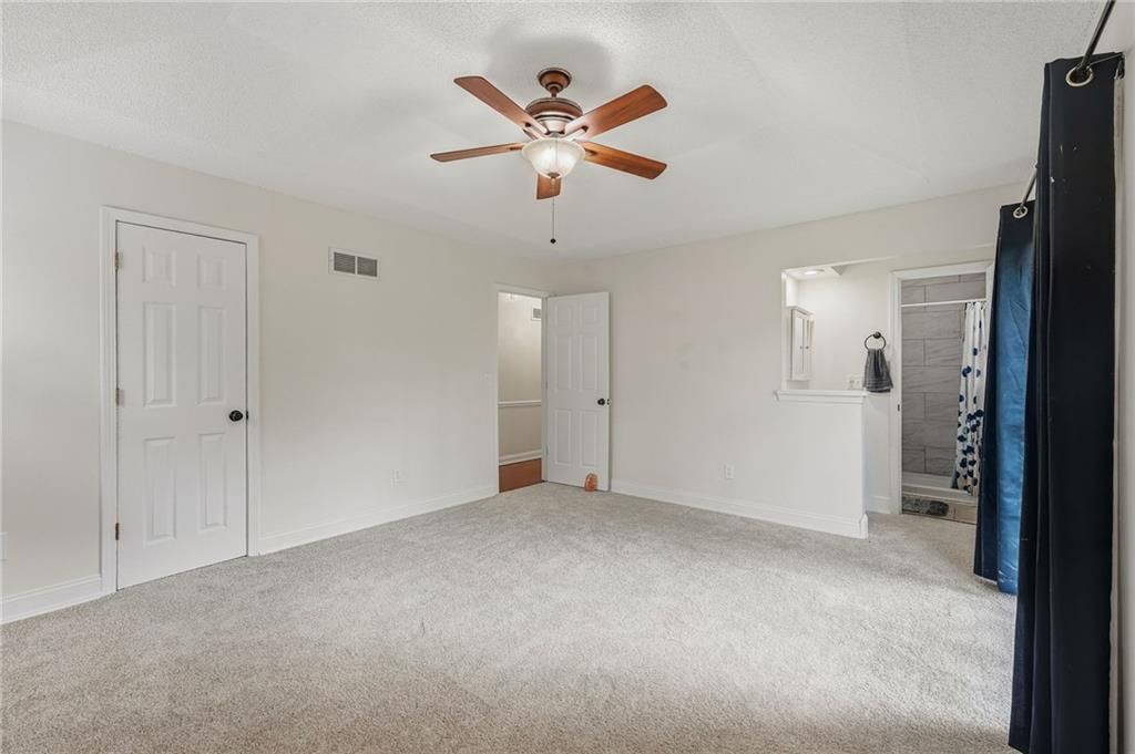Photo 19 of 35 - 3502 NW Lake Drive, Lee's Summit, MO 64064