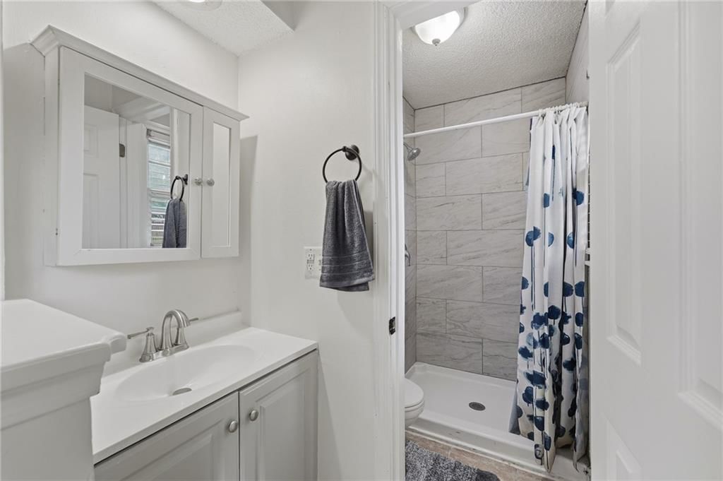 Photo 20 of 35 - 3502 NW Lake Drive, Lee's Summit, MO 64064