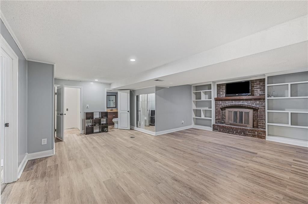 Photo 24 of 35 - 3502 NW Lake Drive, Lee's Summit, MO 64064