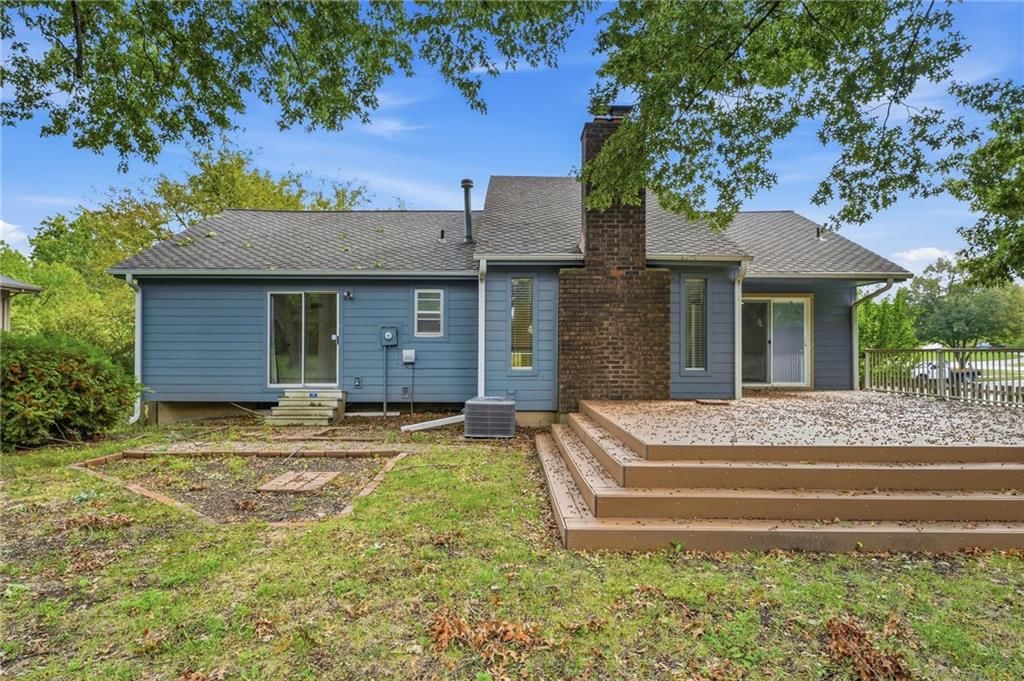 Fenced yard at 3502 NW Lake Drive, Lee's Summit, MO 64064