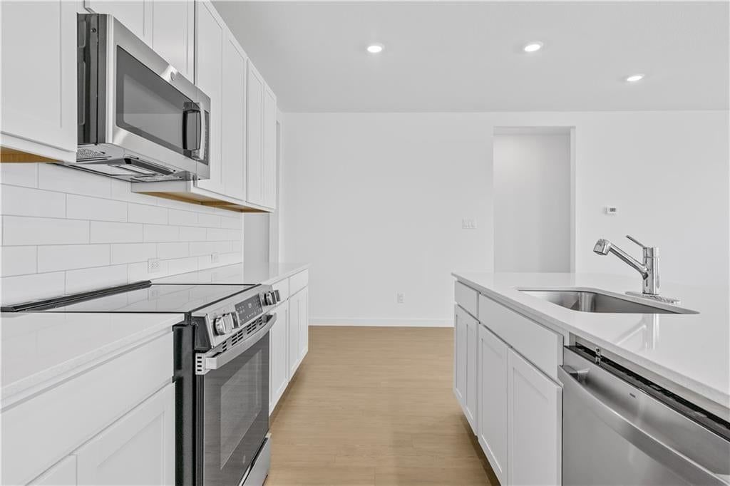 21300 Cleveland Street — photo 11