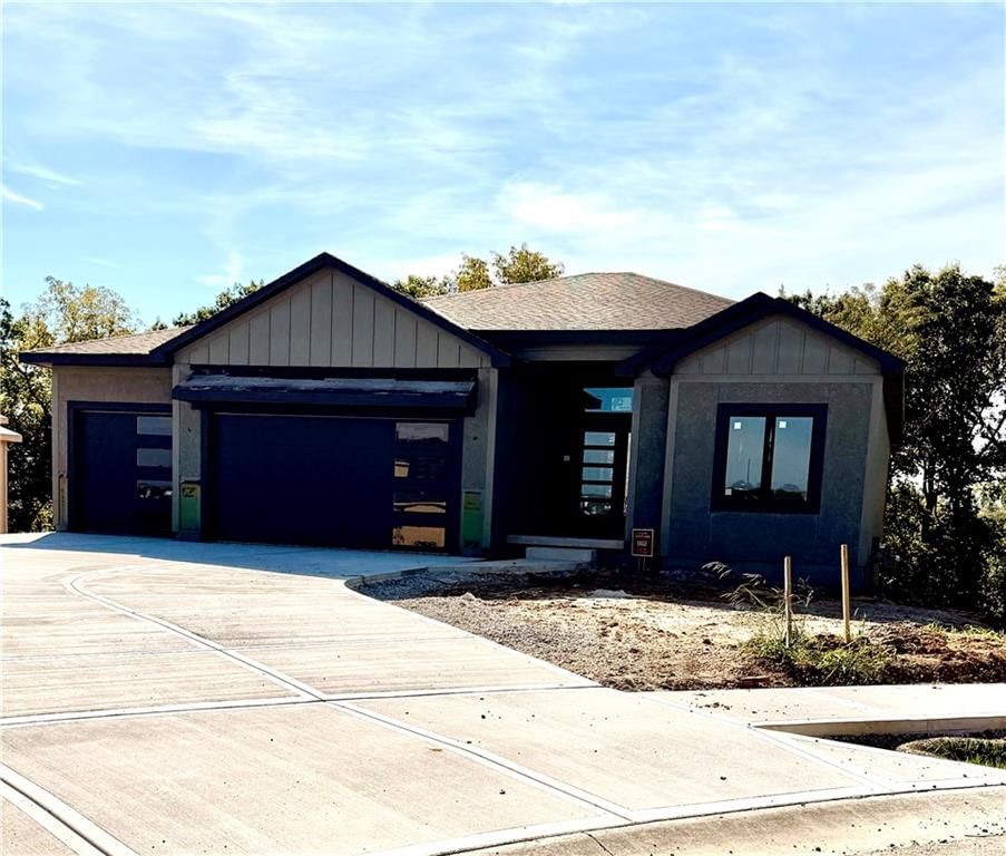 6026 Apache Drive, Shawnee, KS: listing photo 2