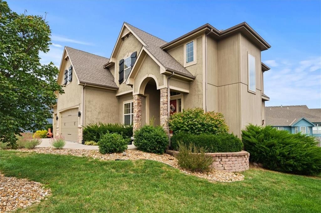 1404 SW 41st Circle, Lee's Summit, MO: listing photo 3