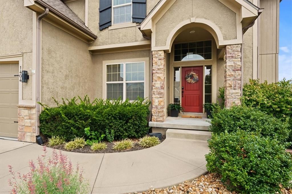 Photo 4 of 69 - 1404 SW 41st Circle, Lee's Summit, MO 64082
