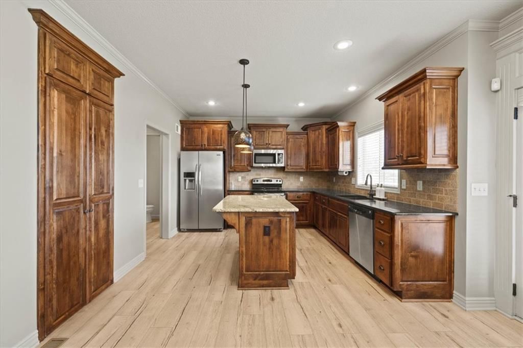 Photo 11 of 69, 1404 SW 41st Circle, Lee's Summit, MO 64082