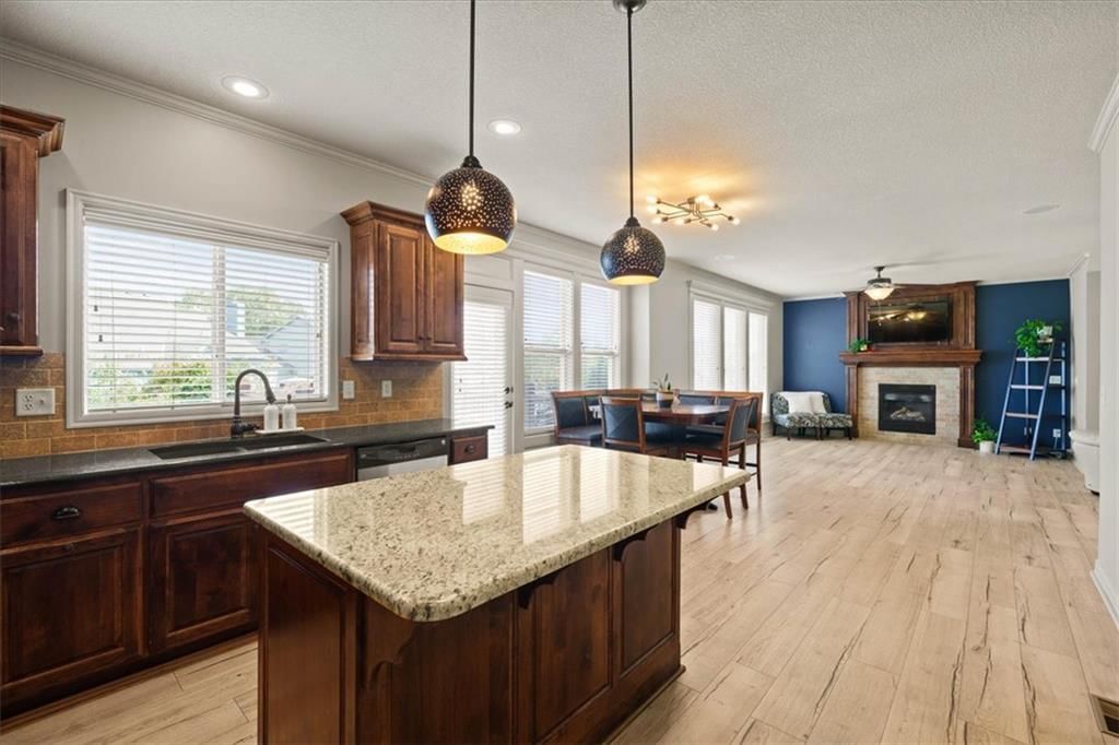 Photo 15 of 69 - 1404 SW 41st Circle, Lee's Summit, MO 64082