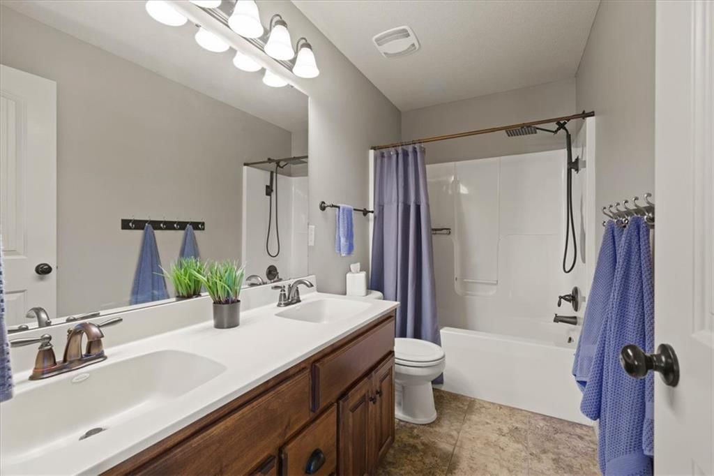 Photo 41 of 69 - 1404 SW 41st Circle, Lee's Summit, MO 64082