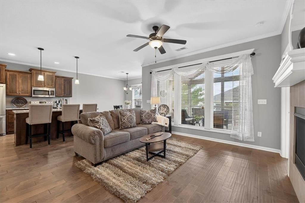 310 Crestview Court, Raymore, MO: listing photo 2