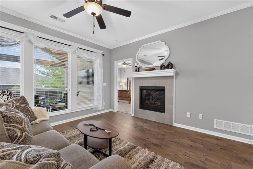310 Crestview Court, Raymore, MO: listing photo 3