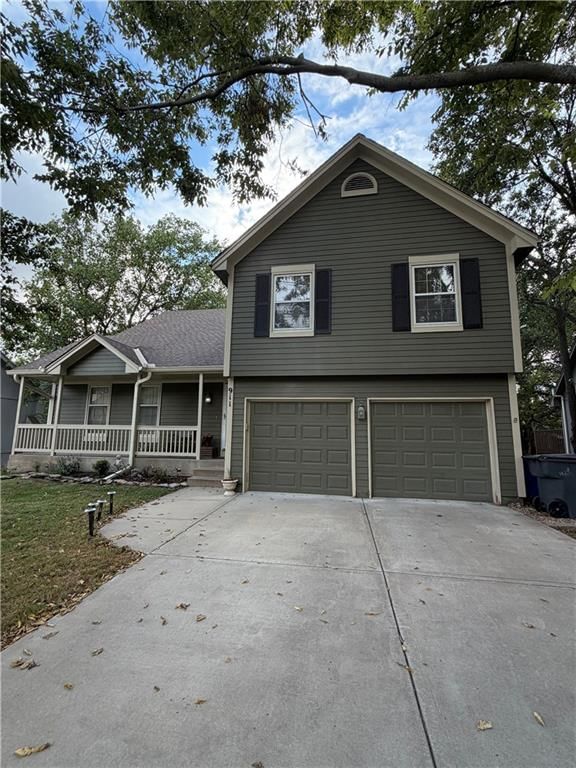 911 Oakview Street, Olathe, KS