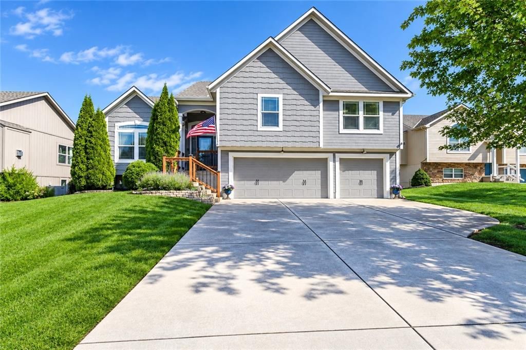 705 18th Circle, Greenwood, MO