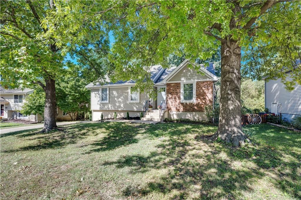 1107 N Cooper Street, Olathe, KS: listing photo 2