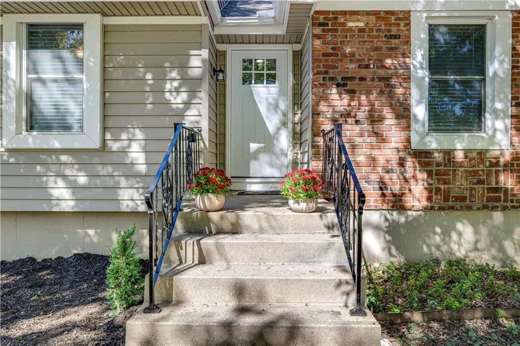 1107 N Cooper Street, Olathe, KS: listing photo 3