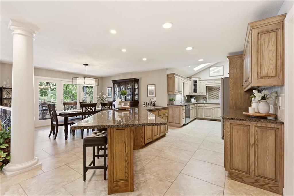 212 NW Spruce Street — photo 13