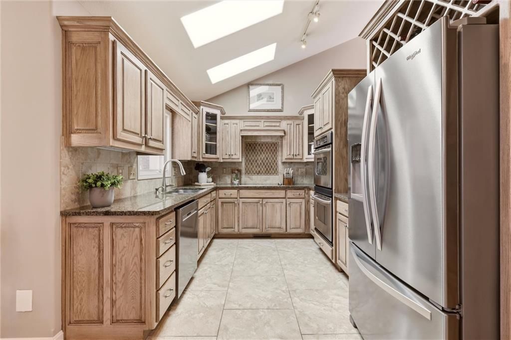 212 NW Spruce Street — photo 14