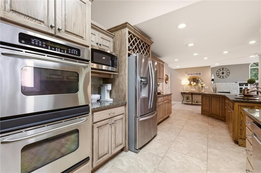 212 NW Spruce Street — photo 16