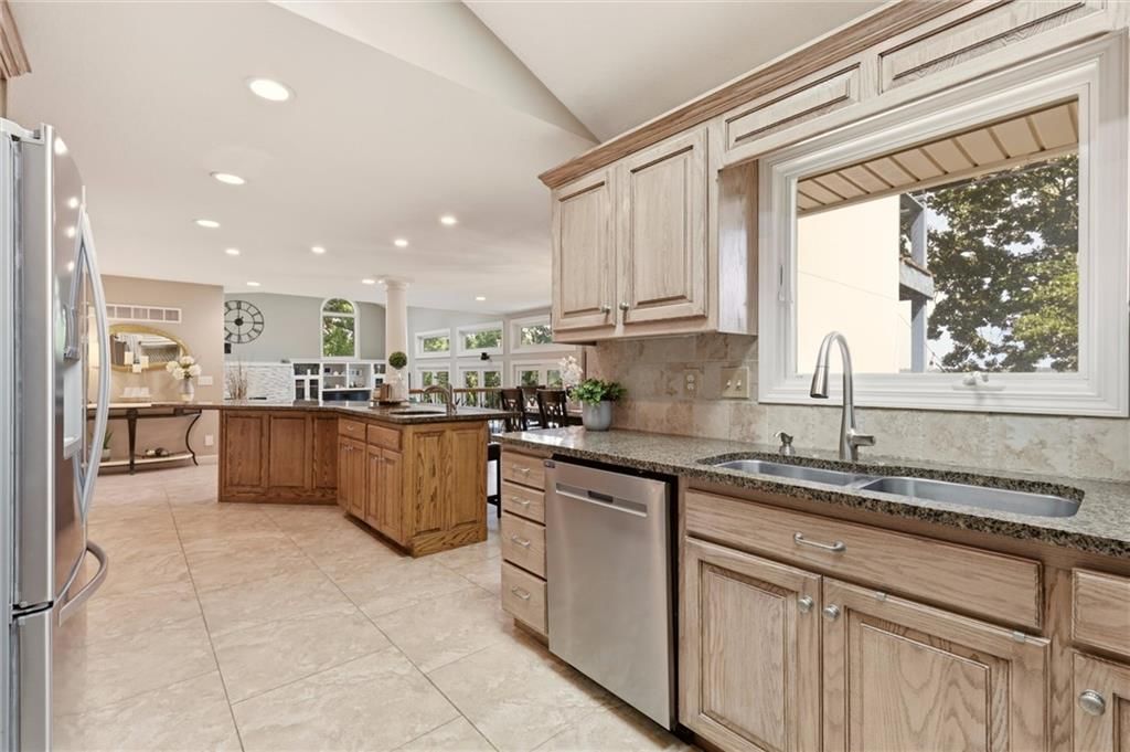212 NW Spruce Street — photo 17
