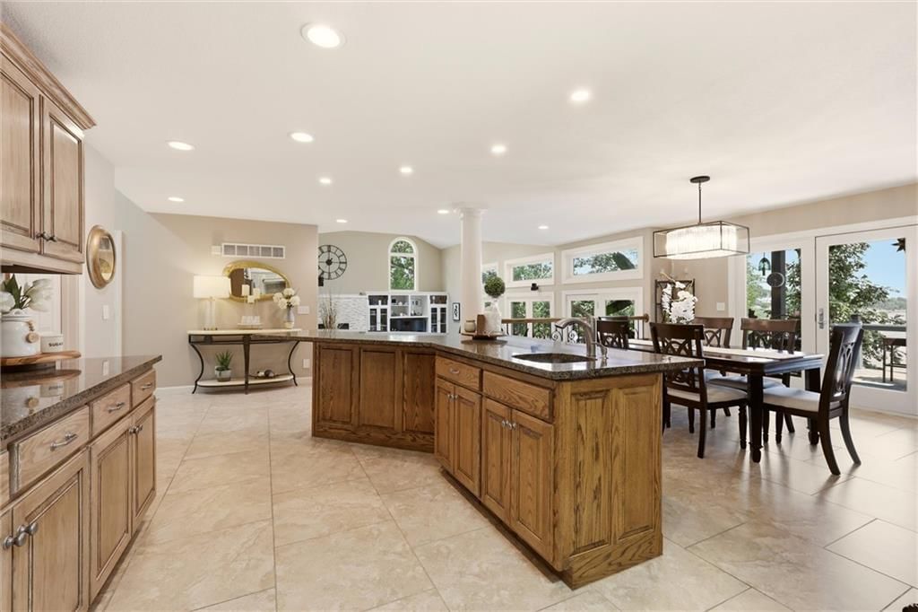 212 NW Spruce Street — photo 18