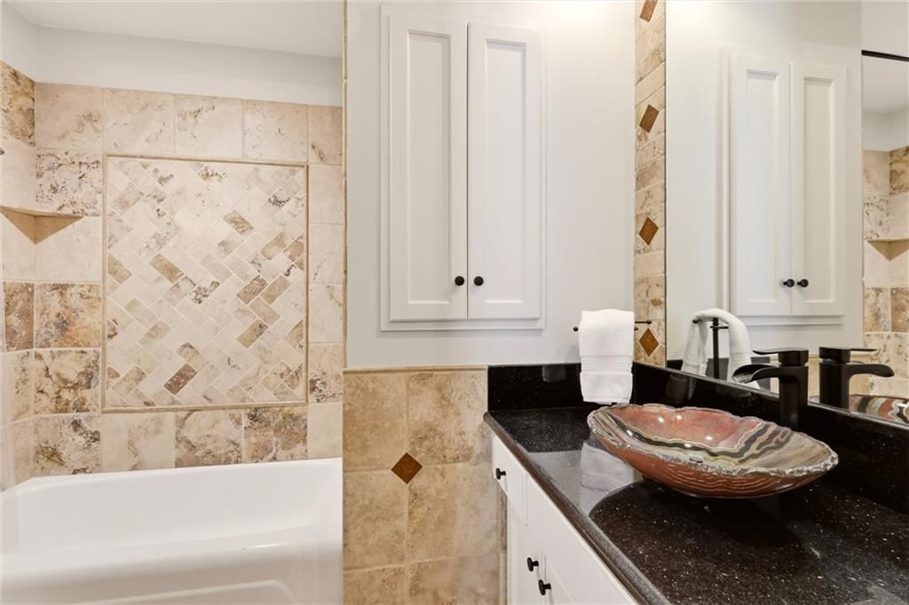 212 NW Spruce Street — photo 22