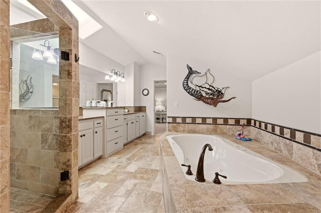 212 NW Spruce Street — photo 32