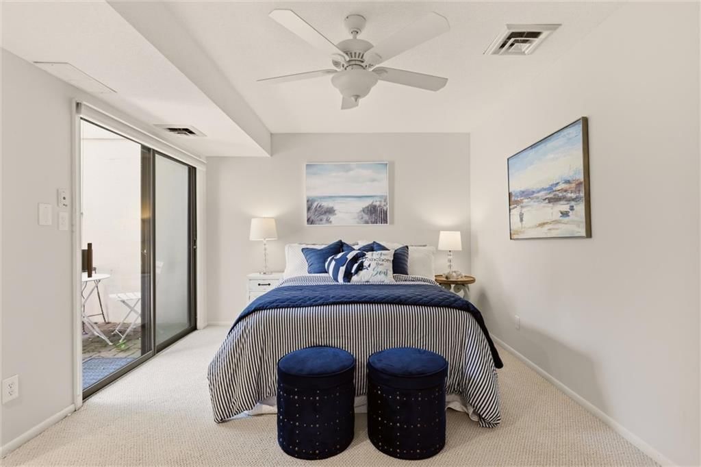 212 NW Spruce Street — photo 34