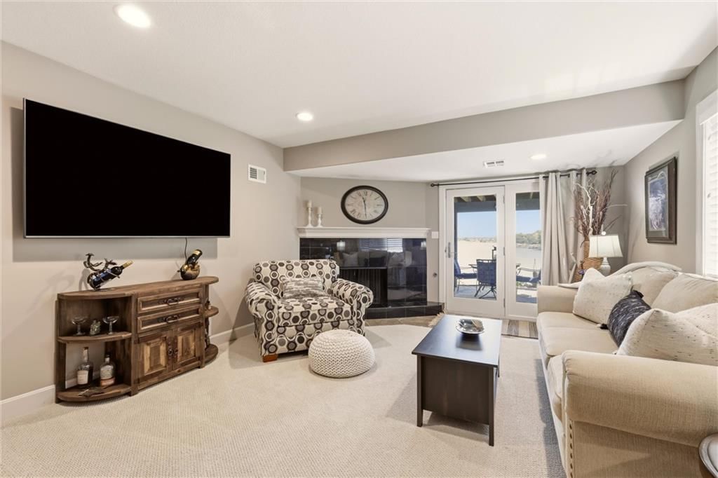 212 NW Spruce Street — photo 36