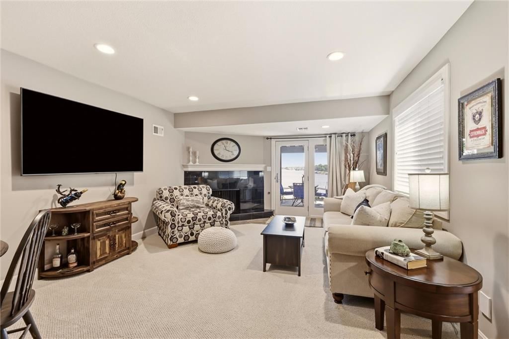 212 NW Spruce Street — photo 37