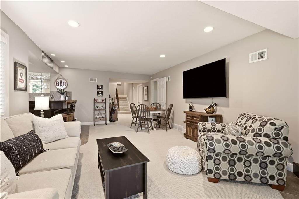 212 NW Spruce Street — photo 38